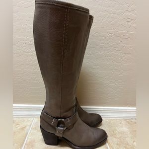 Frye Tabitha Tall Boots Zip up back with harness. Pristine 🔥